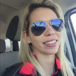 Meet your Posher, Raquel